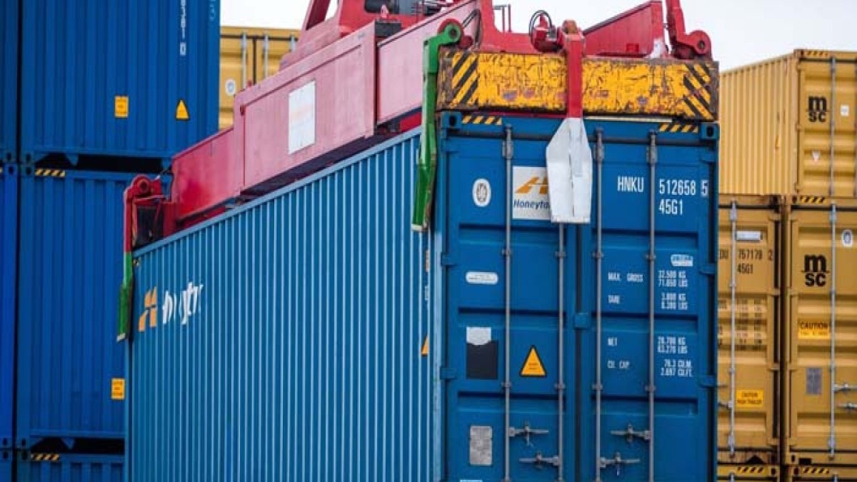 در هر کانتینر چند تن بار می‌توان بارگیری کرد؟