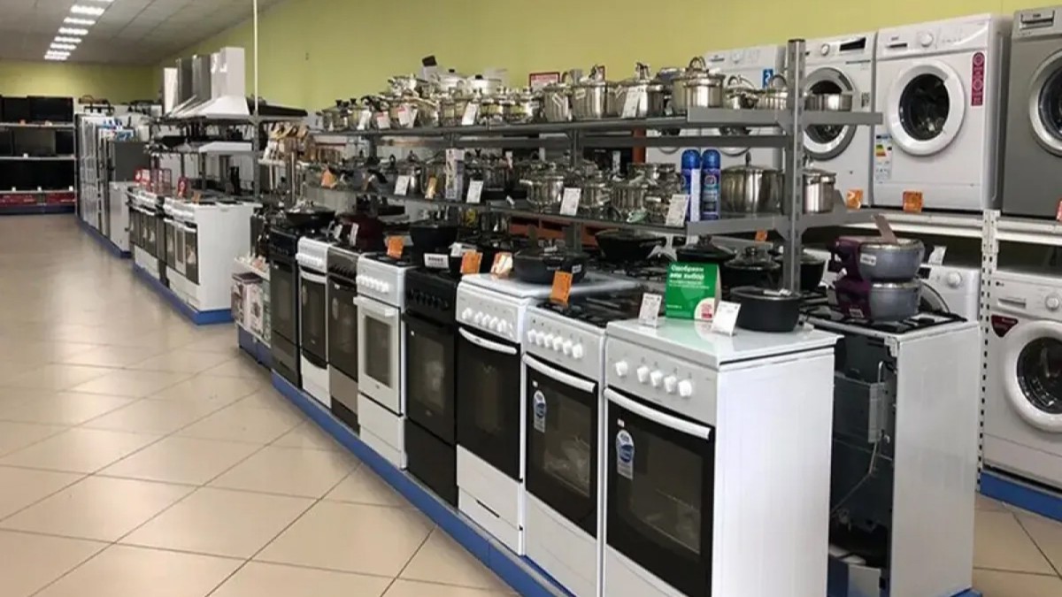 ورود گسترده لوازم خانگی ته‌لنجی و کولبری؛ علت افزایش قیمت دلار